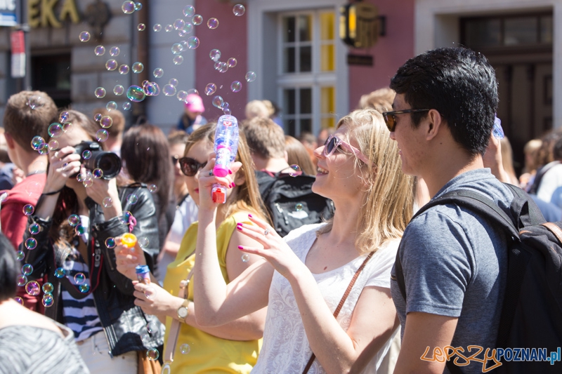 Bańki mydlane na Starym Rynku Foto: lepszyPOZNAN.pl / Piotr Rychter Bańki mydlane na Starym Rynku Foto: lepszyPOZNAN.pl / Piotr Rychter