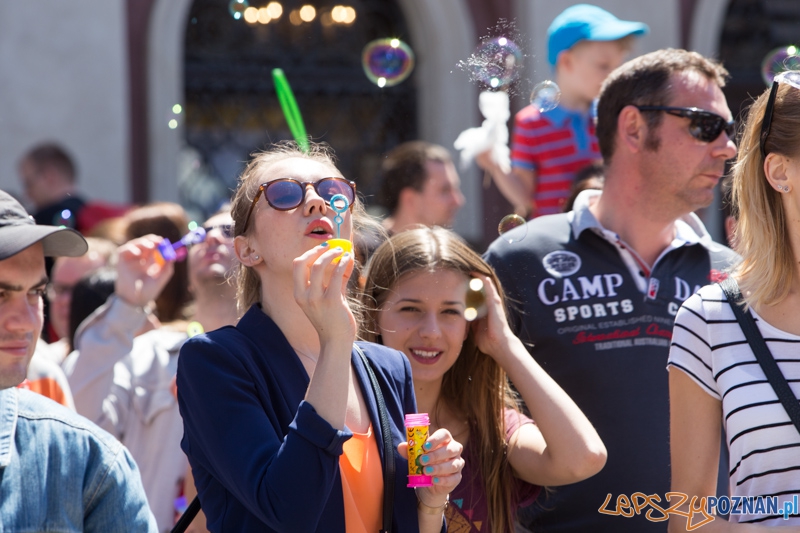 Bańki mydlane na Starym Rynku Foto: lepszyPOZNAN.pl / Piotr Rychter Bańki mydlane na Starym Rynku Foto: lepszyPOZNAN.pl / Piotr Rychter