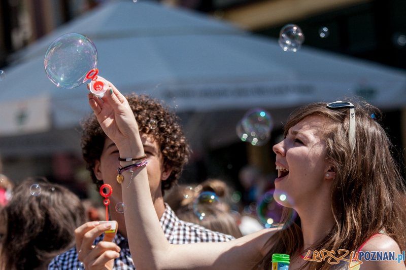 Bańki mydlane (31.05.2014) Stary Rynek Foto: © lepszyPOZNAN.pl / Karolina Kiraga Bańki mydlane (31.05.2014) Stary Rynek Foto: © lepszyPOZNAN.pl / Karolina Kiraga