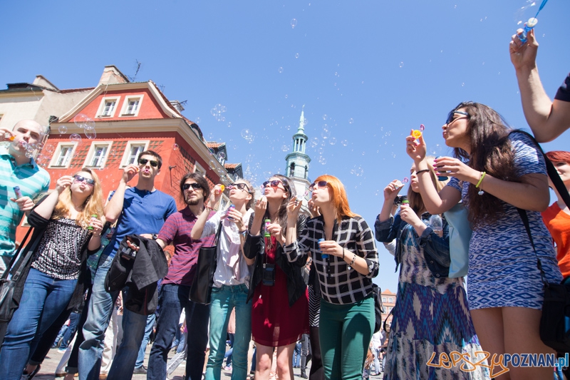 Bańki mydlane na Starym Rynku Foto: lepszyPOZNAN.pl / Piotr Rychter Bańki mydlane na Starym Rynku Foto: lepszyPOZNAN.pl / Piotr Rychter