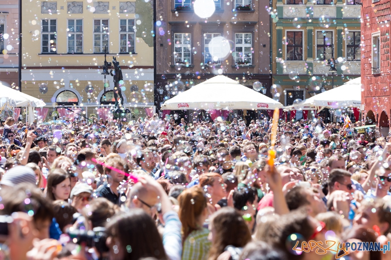 Bańki mydlane na Starym Rynku Foto: lepszyPOZNAN.pl / Piotr Rychter Bańki mydlane na Starym Rynku Foto: lepszyPOZNAN.pl / Piotr Rychter