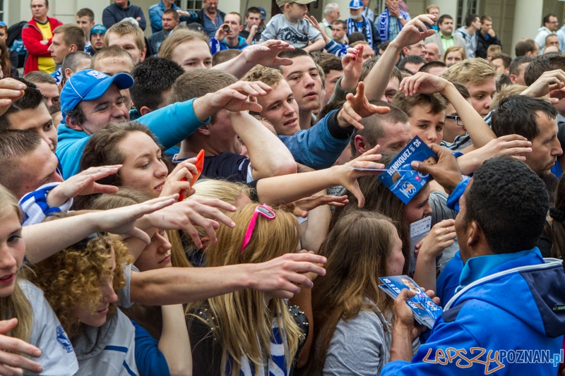 Wręczenie medali Lechowi Poznań za wicemistrzostwo Polski w sezonie 2013/14 - Poznań 02.06.2014 r. Foto: LepszyPOZNAN.pl / Paweł Rychter Wręczenie medali Lechowi Poznań za wicemistrzostwo Polski w sezonie 2013/14 - Poznań 02.06.2014 r. Foto: LepszyPOZNAN.pl / Paweł Rychter