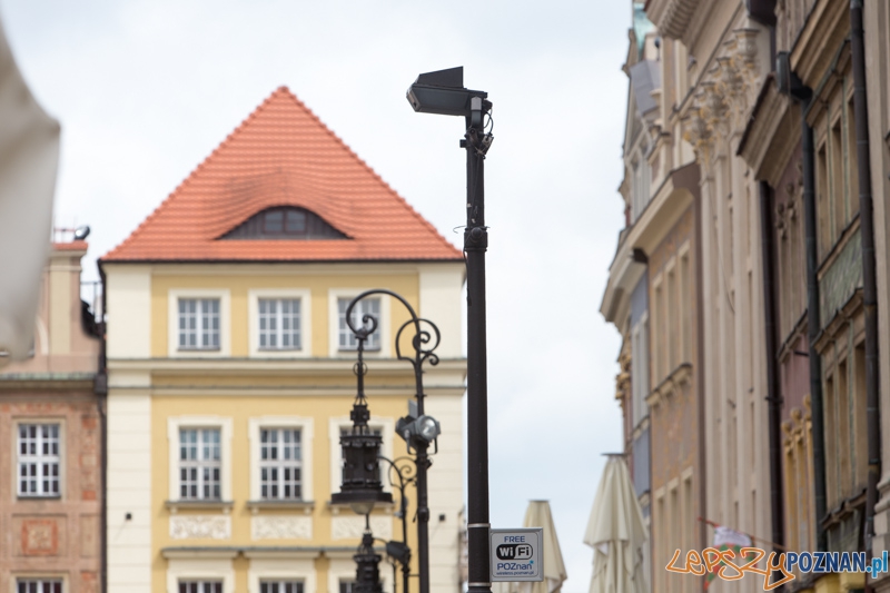 Uszkodzona latarnia na Starym Rynku Foto: lepszyPOZNAN.pl / Piotr Rychter Uszkodzona latarnia na Starym Rynku Foto: lepszyPOZNAN.pl / Piotr Rychter