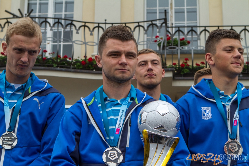 Wręczenie medali Lechowi Poznań za wicemistrzostwo Polski w sezonie 2013/14 - Poznań 02.06.2014 r. Foto: LepszyPOZNAN.pl / Paweł Rychter Wręczenie medali Lechowi Poznań za wicemistrzostwo Polski w sezonie 2013/14 - Poznań 02.06.2014 r. Foto: LepszyPOZNAN.pl / Paweł Rychter