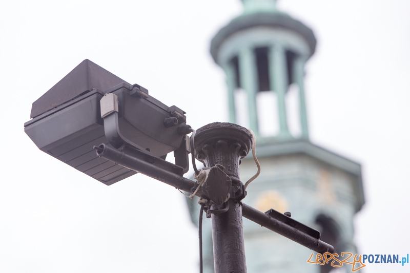 Uszkodzona latarnia na Starym Rynku Foto: lepszyPOZNAN.pl / Piotr Rychter Uszkodzona latarnia na Starym Rynku Foto: lepszyPOZNAN.pl / Piotr Rychter