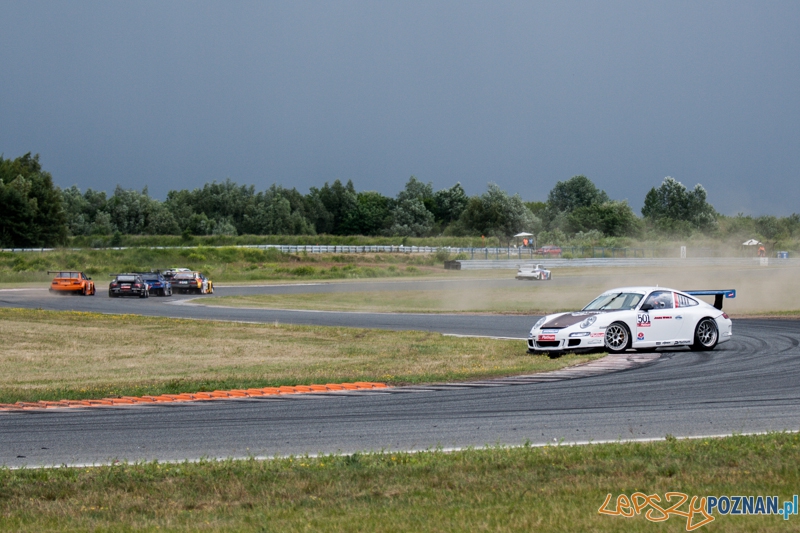 Wyścigi samochodowe na Torze Poznań - Poznań 13-15.06.2014 r. Foto: © lepszyPOZNAN.pl / Karolina Kiraga Wyścigi samochodowe na Torze Poznań - Poznań 13-15.06.2014 r. Foto: © lepszyPOZNAN.pl / Karolina Kiraga