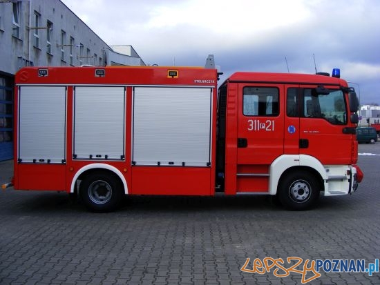 Wóz Państwowej Straży Pożarnej z Rataj Foto: PSP Wóz Państwowej Straży Pożarnej z Rataj Foto: PSP