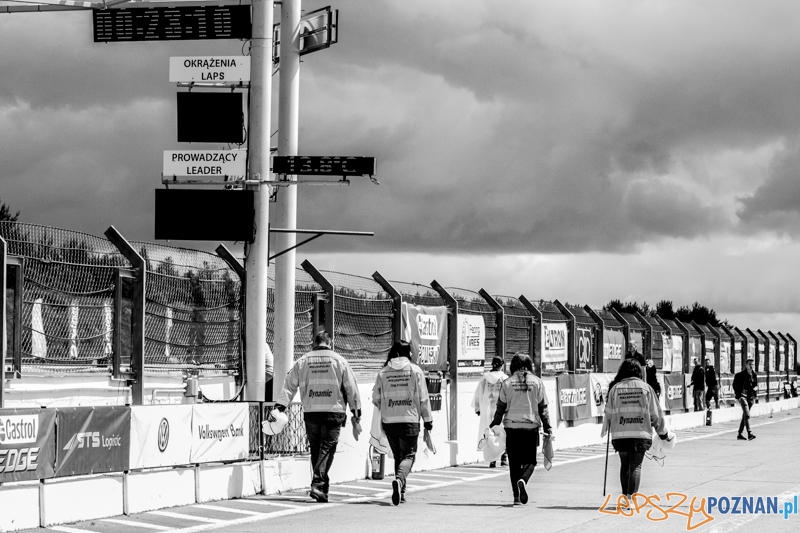 Wyścigi samochodowe na Torze Poznań - Poznań 13-15.06.2014 r. Foto: © lepszyPOZNAN.pl / Karolina Kiraga Wyścigi samochodowe na Torze Poznań - Poznań 13-15.06.2014 r. Foto: © lepszyPOZNAN.pl / Karolina Kiraga