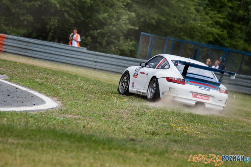 Wyścigi samochodowe na Torze Poznań - Poznań 13-15.06.2014 r. Foto: © lepszyPOZNAN.pl / Karolina Kiraga Wyścigi samochodowe na Torze Poznań - Poznań 13-15.06.2014 r. Foto: © lepszyPOZNAN.pl / Karolina Kiraga