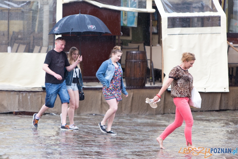 Burza na Starym Rynku Foto: lepszyPOZNAN.pl / Piotr Rychter Burza na Starym Rynku Foto: lepszyPOZNAN.pl / Piotr Rychter