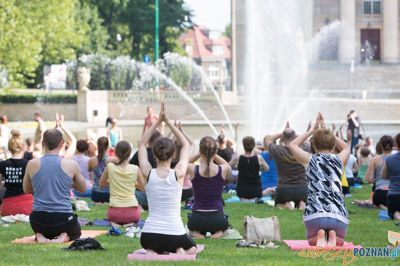 Joga przy Operze Foto: lepszyPOZNAN.pl / Piotr Rychter Joga przy Operze Foto: lepszyPOZNAN.pl / Piotr Rychter