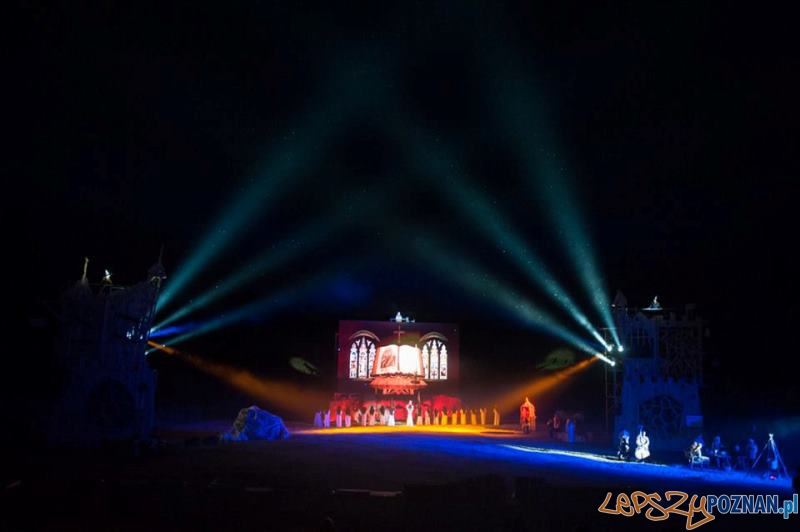 Widowisko Śpiący Rycerze Królowej Jadwigi Foto: Tomasz Mizgier, Piotr Cybichowski Widowisko Śpiący Rycerze Królowej Jadwigi Foto: Tomasz Mizgier, Piotr Cybichowski