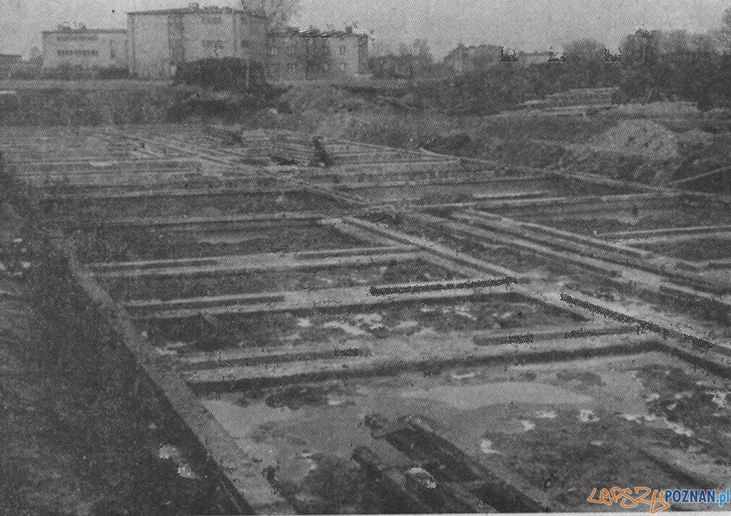 Fundamenty pod pierwszy budynek osiedla na Ratajach 1966 Foto: KMP 1/1969 Fundamenty pod pierwszy budynek osiedla na Ratajach 1966 Foto: KMP 1/1969