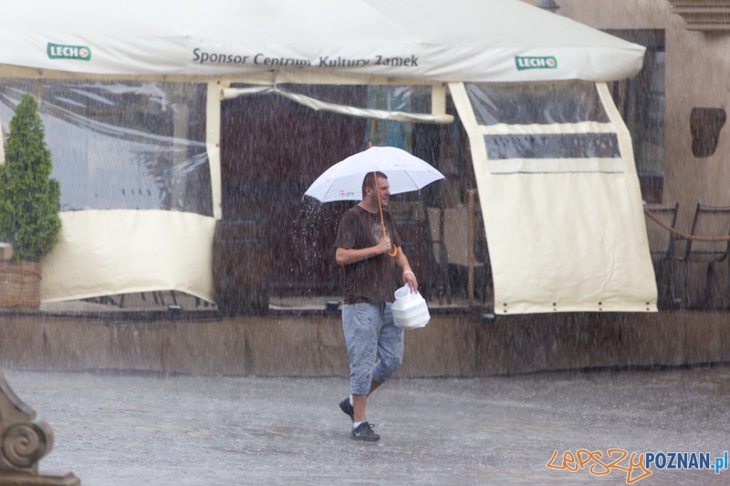 Burza na Starym Rynku Foto: lepszyPOZNAN.pl / Piotr Rychter Burza na Starym Rynku Foto: lepszyPOZNAN.pl / Piotr Rychter