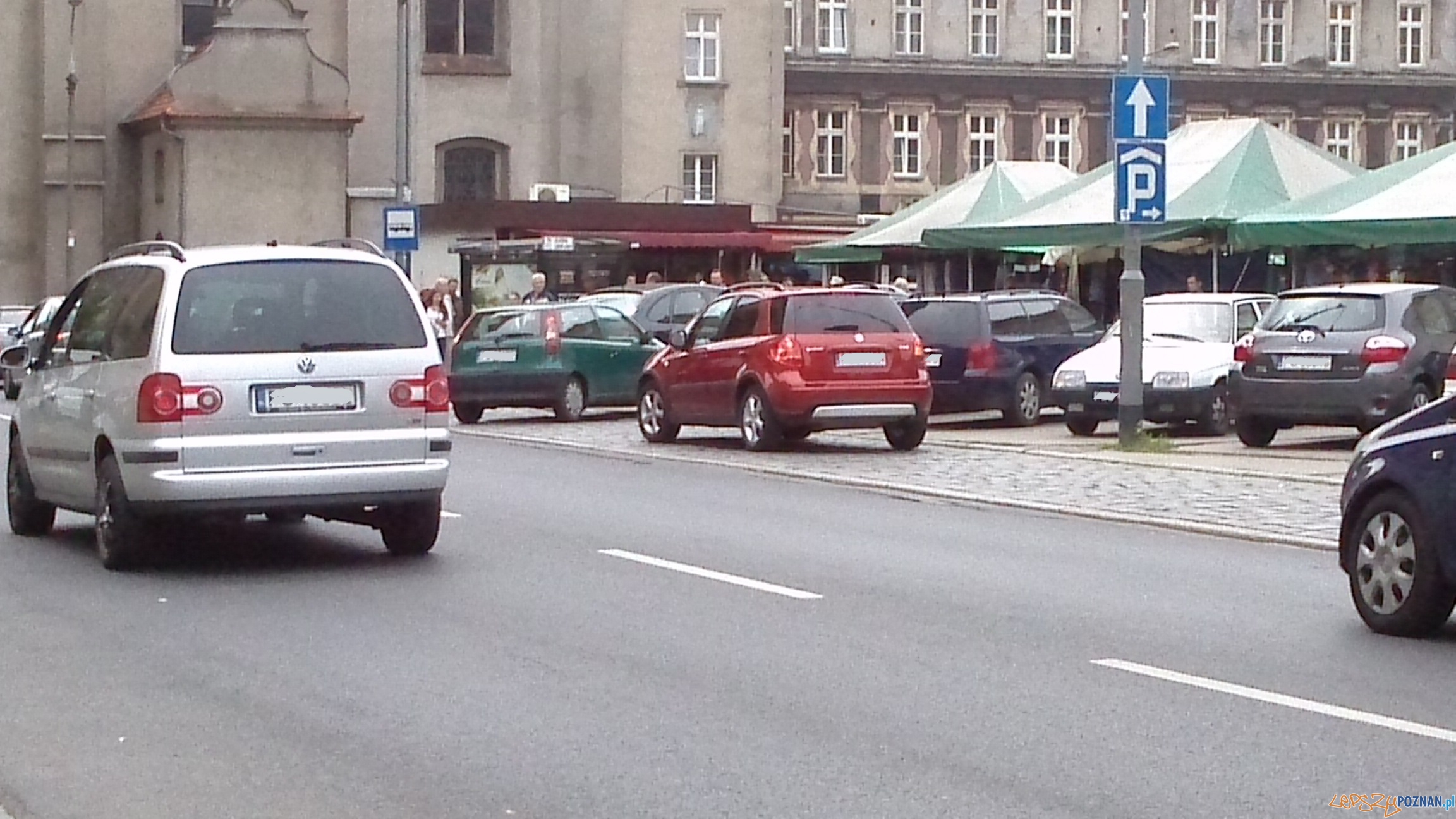 Parkowanie na Placu Bernardyńskim - Poznań 03.07.2014 r. Foto: Karolina Parkowanie na Placu Bernardyńskim - Poznań 03.07.2014 r. Foto: Karolina