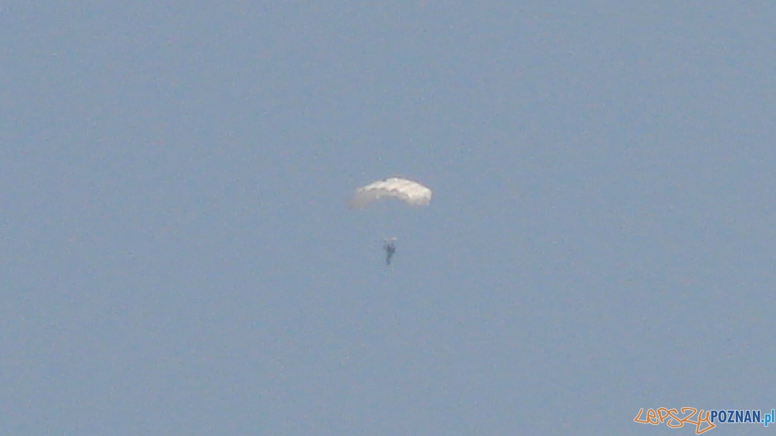 Mistrzostwa Wojska Polskiego w spadochroniarstwie  Foto: lepszyPOZNAN.pl