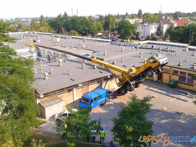Wywrócony dźwig na osiedlu Pod Lipami (16.07.2014) Foto: lepszyPOZNAN.pl / Marta Samól Wywrócony dźwig na osiedlu Pod Lipami (16.07.2014) Foto: lepszyPOZNAN.pl / Marta Samól