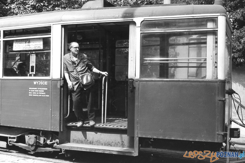 Tramwaj na Sczanieckiej z konduktorem Foto: Tramwaj na Sczanieckiej z konduktorem Foto: