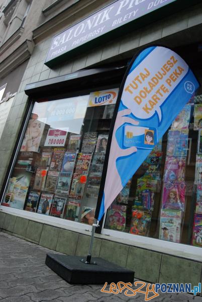 Flagi przed punktami ZTM  Foto: 