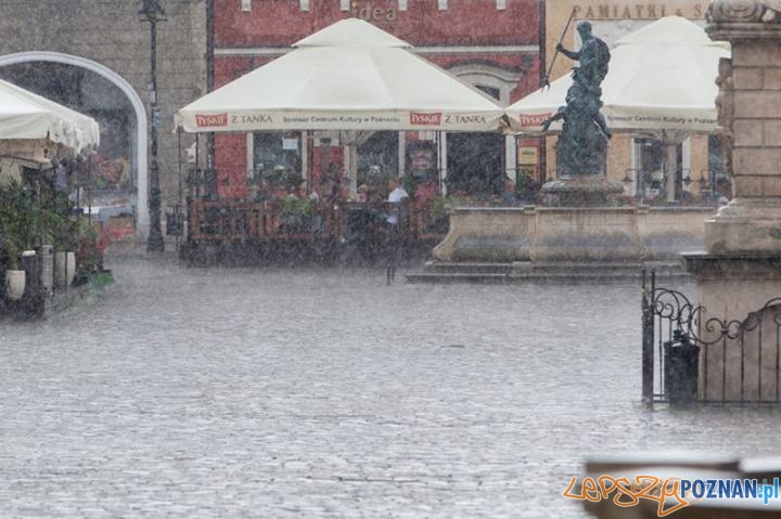 Popadało na Starym Foto: lepszyPOZNAN.pl / Piotr Rychter Popadało na Starym Foto: lepszyPOZNAN.pl / Piotr Rychter