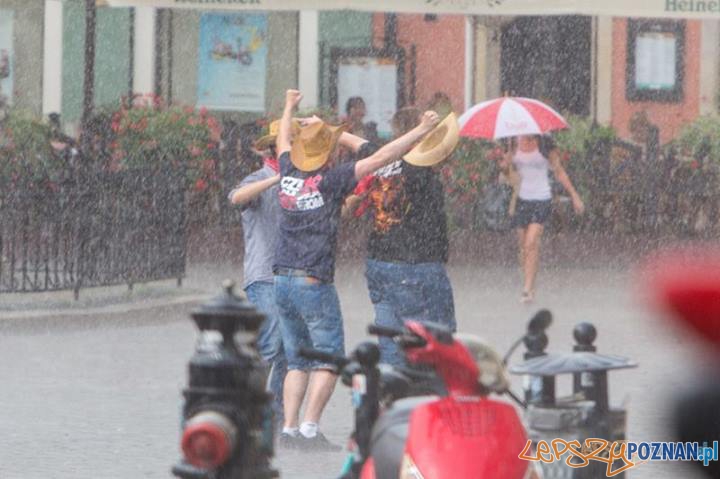 Popadało na Starym Foto: lepszyPOZNAN.pl / Piotr Rychter Popadało na Starym Foto: lepszyPOZNAN.pl / Piotr Rychter