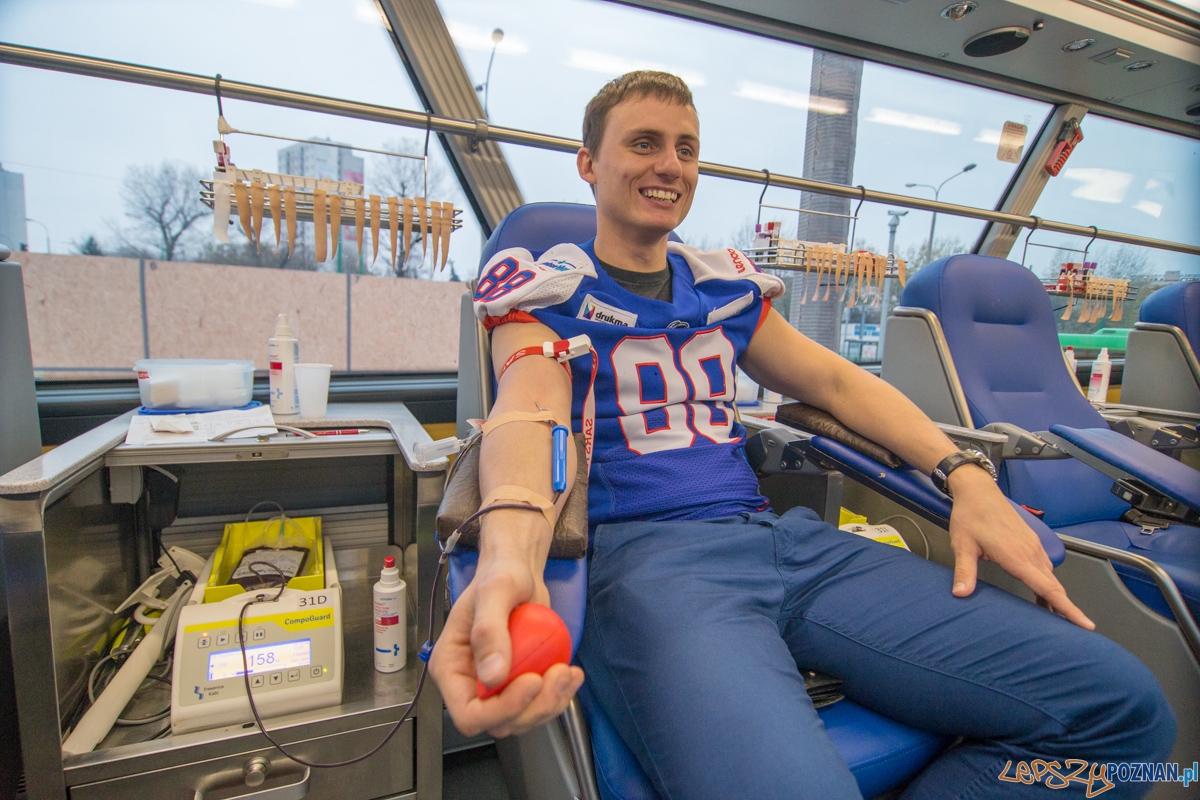 Kozły Poznań przed Krwiobusem Foto: lepszyPOZNAN.pl / Piotr Rychter Kozły Poznań przed Krwiobusem Foto: lepszyPOZNAN.pl / Piotr Rychter