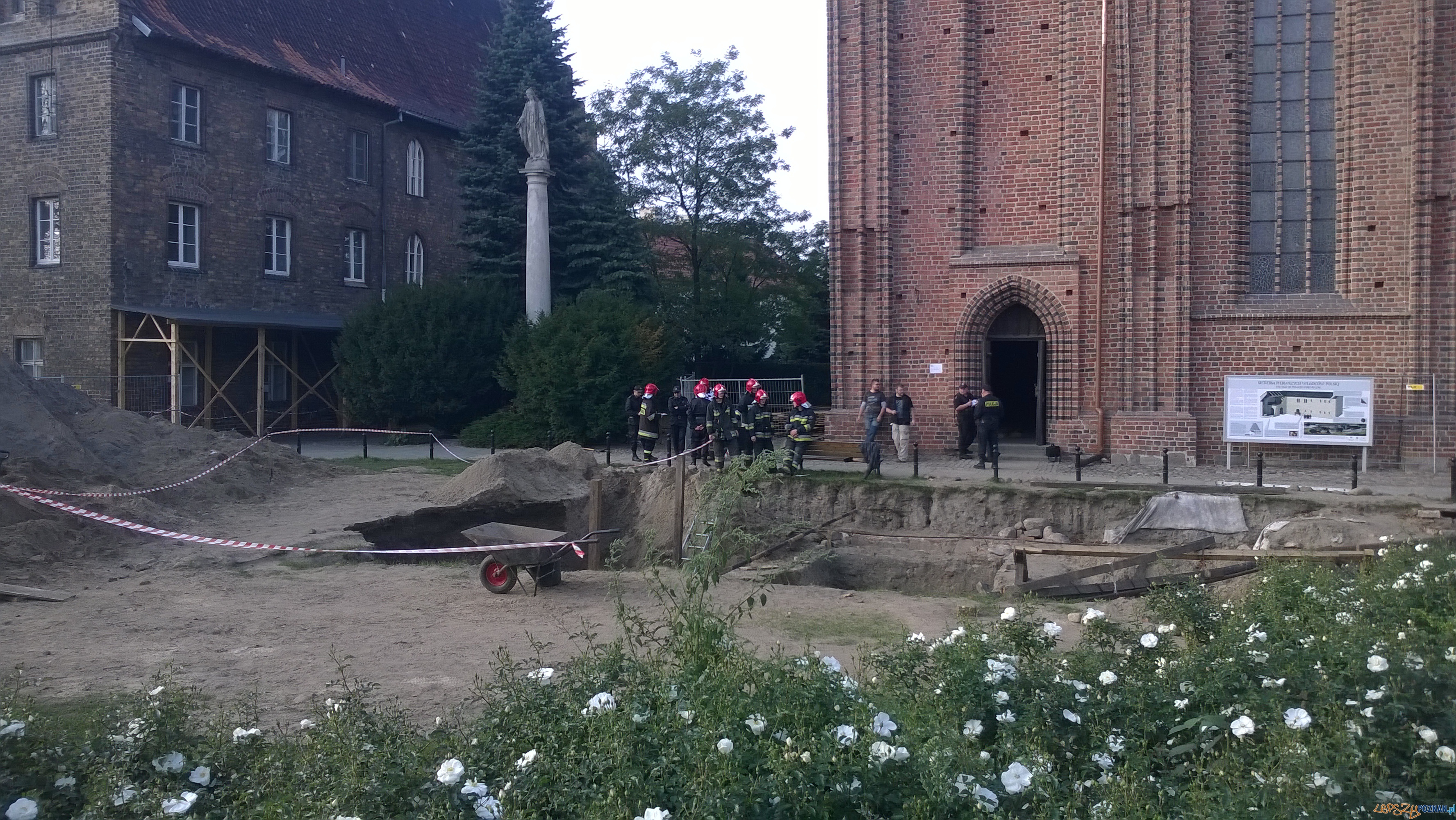 Wypadek na Ostrowie Tumskim (7) Foto: TD Wypadek na Ostrowie Tumskim (7) Foto: TD