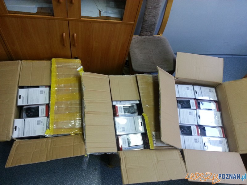 Policja zatrzymała sprzedawcę podrobionego sprzetu Foto: KMP Policja zatrzymała sprzedawcę podrobionego sprzetu Foto: KMP