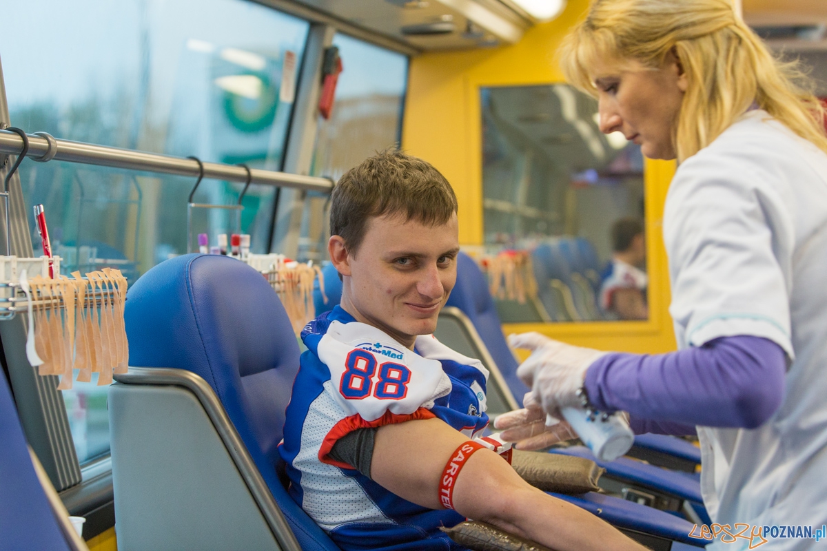 Kozły Poznań przed Krwiobusem Foto: lepszyPOZNAN.pl / Piotr Rychter Kozły Poznań przed Krwiobusem Foto: lepszyPOZNAN.pl / Piotr Rychter