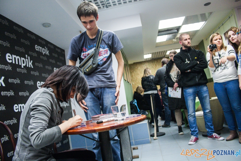 Spotkanie z Eweliną Lisowską (7.11.2014) Empik Foto: © LepszyPOZNAN.pl / Karolina Kiraga Spotkanie z Eweliną Lisowską (7.11.2014) Empik Foto: © LepszyPOZNAN.pl / Karolina Kiraga