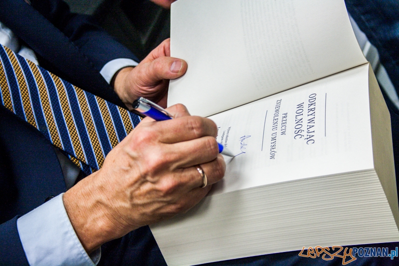 Spotkanie z Leszkiem Balcerowiczem (6.11.2014) Empik Foto: © LepszyPOZNAN.pl / Karolina Kiraga Spotkanie z Leszkiem Balcerowiczem (6.11.2014) Empik Foto: © LepszyPOZNAN.pl / Karolina Kiraga