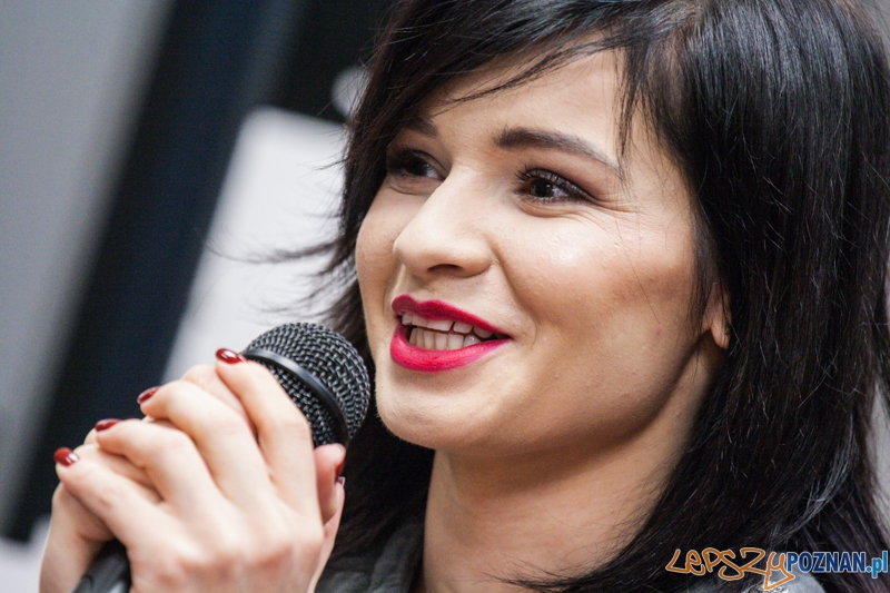 Spotkanie z Eweliną Lisowską (7.11.2014) Empik Foto: © LepszyPOZNAN.pl / Karolina Kiraga Spotkanie z Eweliną Lisowską (7.11.2014) Empik Foto: © LepszyPOZNAN.pl / Karolina Kiraga