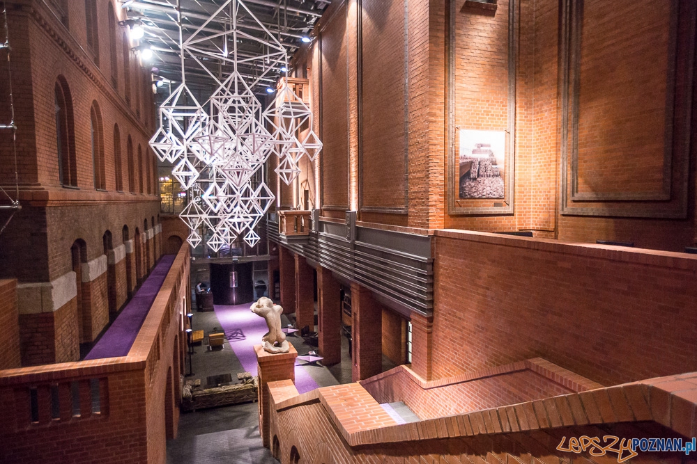 Swieta 2014 w Starym Browarze. Himmeli. Blow Up Hall 5050. Foto: Jakub Wittchen Swieta 2014 w Starym Browarze. Himmeli. Blow Up Hall 5050. Foto: Jakub Wittchen