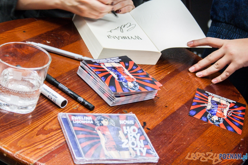 Spotkanie z Eweliną Lisowską (7.11.2014) Empik Foto: © LepszyPOZNAN.pl / Karolina Kiraga Spotkanie z Eweliną Lisowską (7.11.2014) Empik Foto: © LepszyPOZNAN.pl / Karolina Kiraga