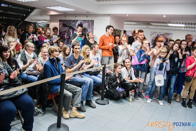 Spotkanie z Eweliną Lisowską (7.11.2014) Empik Foto: © LepszyPOZNAN.pl / Karolina Kiraga Spotkanie z Eweliną Lisowską (7.11.2014) Empik Foto: © LepszyPOZNAN.pl / Karolina Kiraga