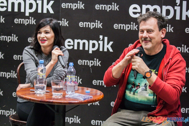 Spotkanie z Eweliną Lisowską (7.11.2014) Empik Foto: © LepszyPOZNAN.pl / Karolina Kiraga Spotkanie z Eweliną Lisowską (7.11.2014) Empik Foto: © LepszyPOZNAN.pl / Karolina Kiraga