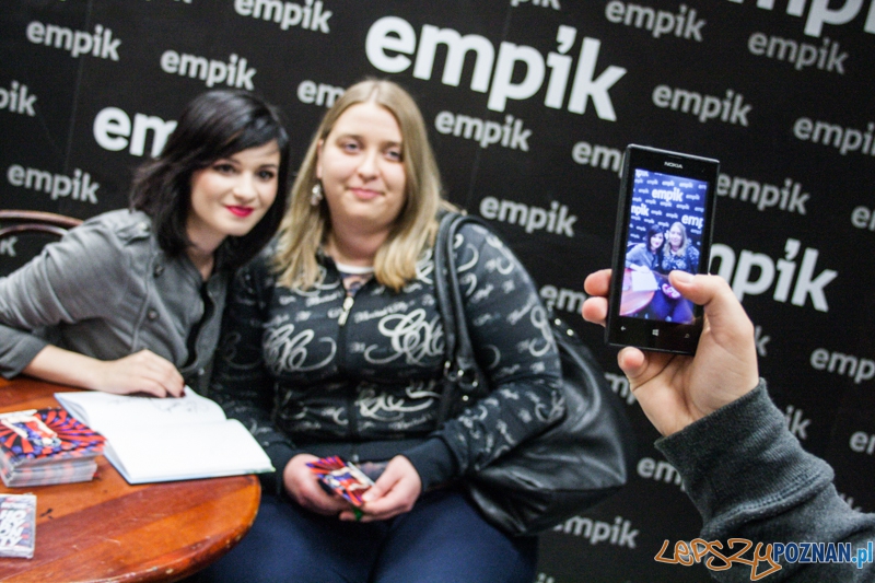 Spotkanie z Eweliną Lisowską (7.11.2014) Empik Foto: © LepszyPOZNAN.pl / Karolina Kiraga Spotkanie z Eweliną Lisowską (7.11.2014) Empik Foto: © LepszyPOZNAN.pl / Karolina Kiraga
