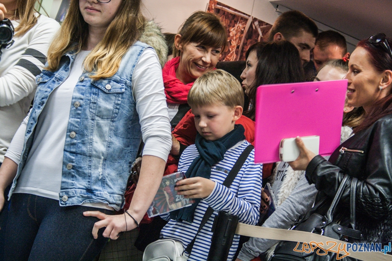 Spotkanie z Eweliną Lisowską (7.11.2014) Empik Foto: © LepszyPOZNAN.pl / Karolina Kiraga Spotkanie z Eweliną Lisowską (7.11.2014) Empik Foto: © LepszyPOZNAN.pl / Karolina Kiraga