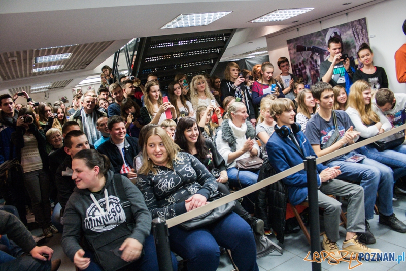 Spotkanie z Eweliną Lisowską (7.11.2014) Empik Foto: © LepszyPOZNAN.pl / Karolina Kiraga Spotkanie z Eweliną Lisowską (7.11.2014) Empik Foto: © LepszyPOZNAN.pl / Karolina Kiraga