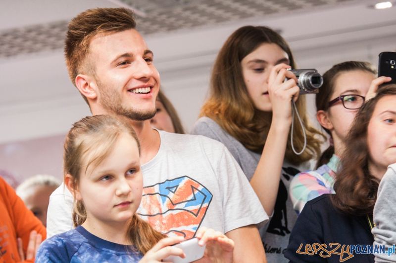 Spotkanie z Eweliną Lisowską (7.11.2014) Empik Foto: © LepszyPOZNAN.pl / Karolina Kiraga Spotkanie z Eweliną Lisowską (7.11.2014) Empik Foto: © LepszyPOZNAN.pl / Karolina Kiraga