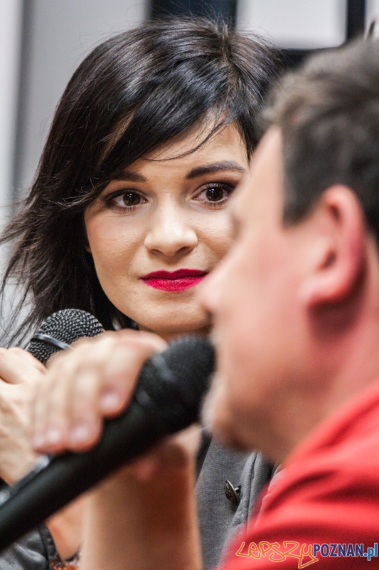 Spotkanie z Eweliną Lisowską (7.11.2014) Empik Foto: © LepszyPOZNAN.pl / Karolina Kiraga Spotkanie z Eweliną Lisowską (7.11.2014) Empik Foto: © LepszyPOZNAN.pl / Karolina Kiraga