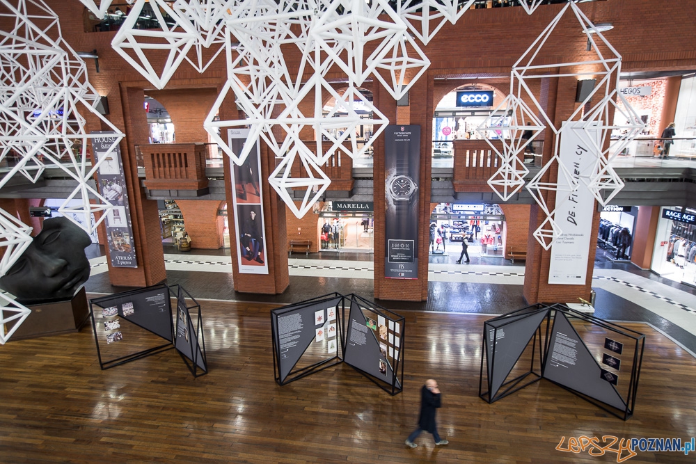 Swieta 2014 w Starym Browarze. Himmeli i wystawa o himmeli w Atrium. Foto: Jakub Wittchen Swieta 2014 w Starym Browarze. Himmeli i wystawa o himmeli w Atrium. Foto: Jakub Wittchen