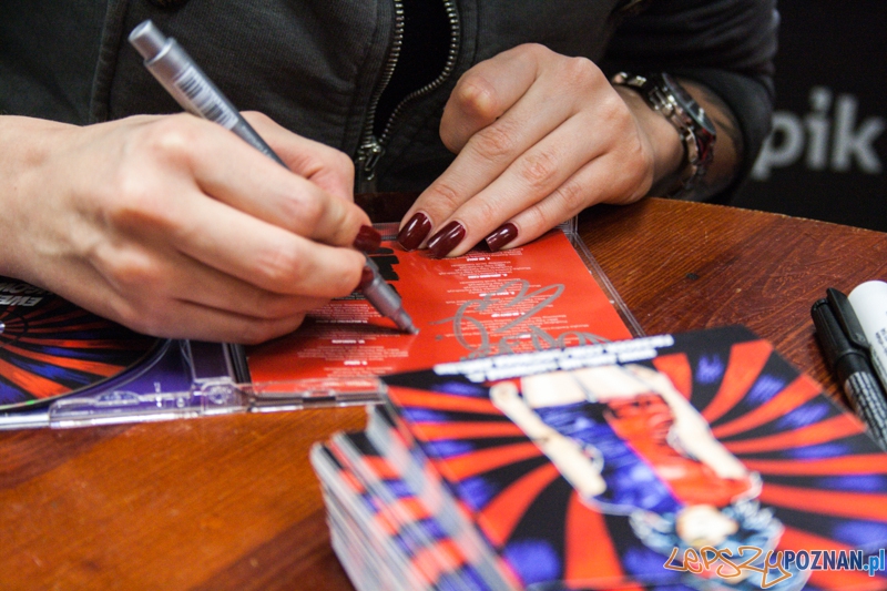 Spotkanie z Eweliną Lisowską (7.11.2014) Empik Foto: © LepszyPOZNAN.pl / Karolina Kiraga Spotkanie z Eweliną Lisowską (7.11.2014) Empik Foto: © LepszyPOZNAN.pl / Karolina Kiraga