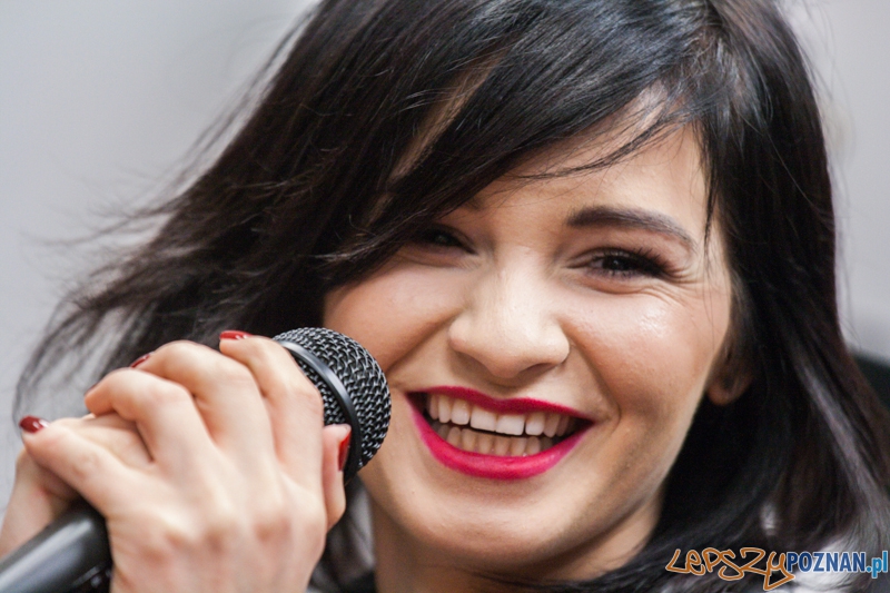 Spotkanie z Eweliną Lisowską (7.11.2014) Empik Foto: © LepszyPOZNAN.pl / Karolina Kiraga Spotkanie z Eweliną Lisowską (7.11.2014) Empik Foto: © LepszyPOZNAN.pl / Karolina Kiraga