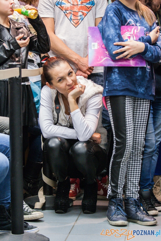 Spotkanie z Eweliną Lisowską (7.11.2014) Empik Foto: © LepszyPOZNAN.pl / Karolina Kiraga Spotkanie z Eweliną Lisowską (7.11.2014) Empik Foto: © LepszyPOZNAN.pl / Karolina Kiraga