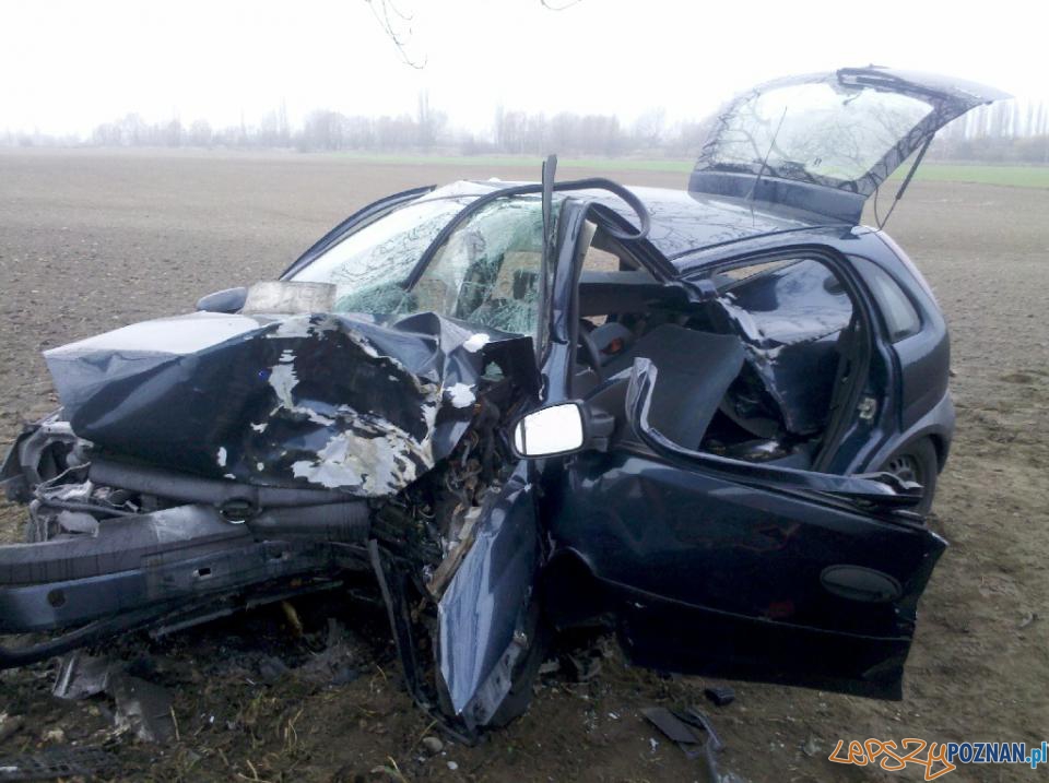 Kolejny groźny wypadek na ul. Kobylepole Foto: PSP / Michał Jabłoński Kolejny groźny wypadek na ul. Kobylepole Foto: PSP / Michał Jabłoński