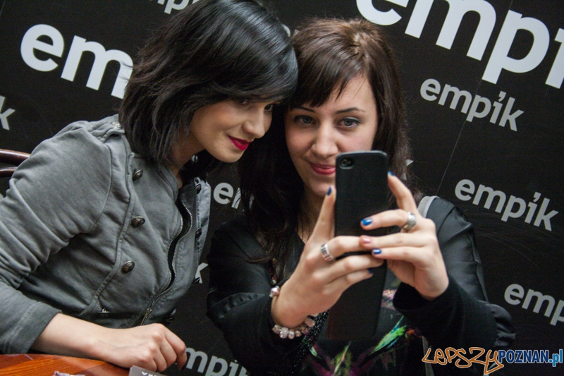 Spotkanie z Eweliną Lisowską (7.11.2014) Empik Foto: © LepszyPOZNAN.pl / Karolina Kiraga Spotkanie z Eweliną Lisowską (7.11.2014) Empik Foto: © LepszyPOZNAN.pl / Karolina Kiraga