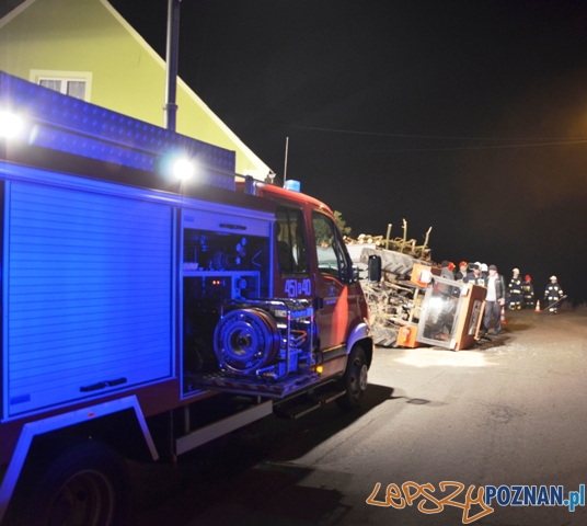 Zderzenie traktora z ciężarówką Foto: PSP Jarocin / Adam Majewski Zderzenie traktora z ciężarówką Foto: PSP Jarocin / Adam Majewski