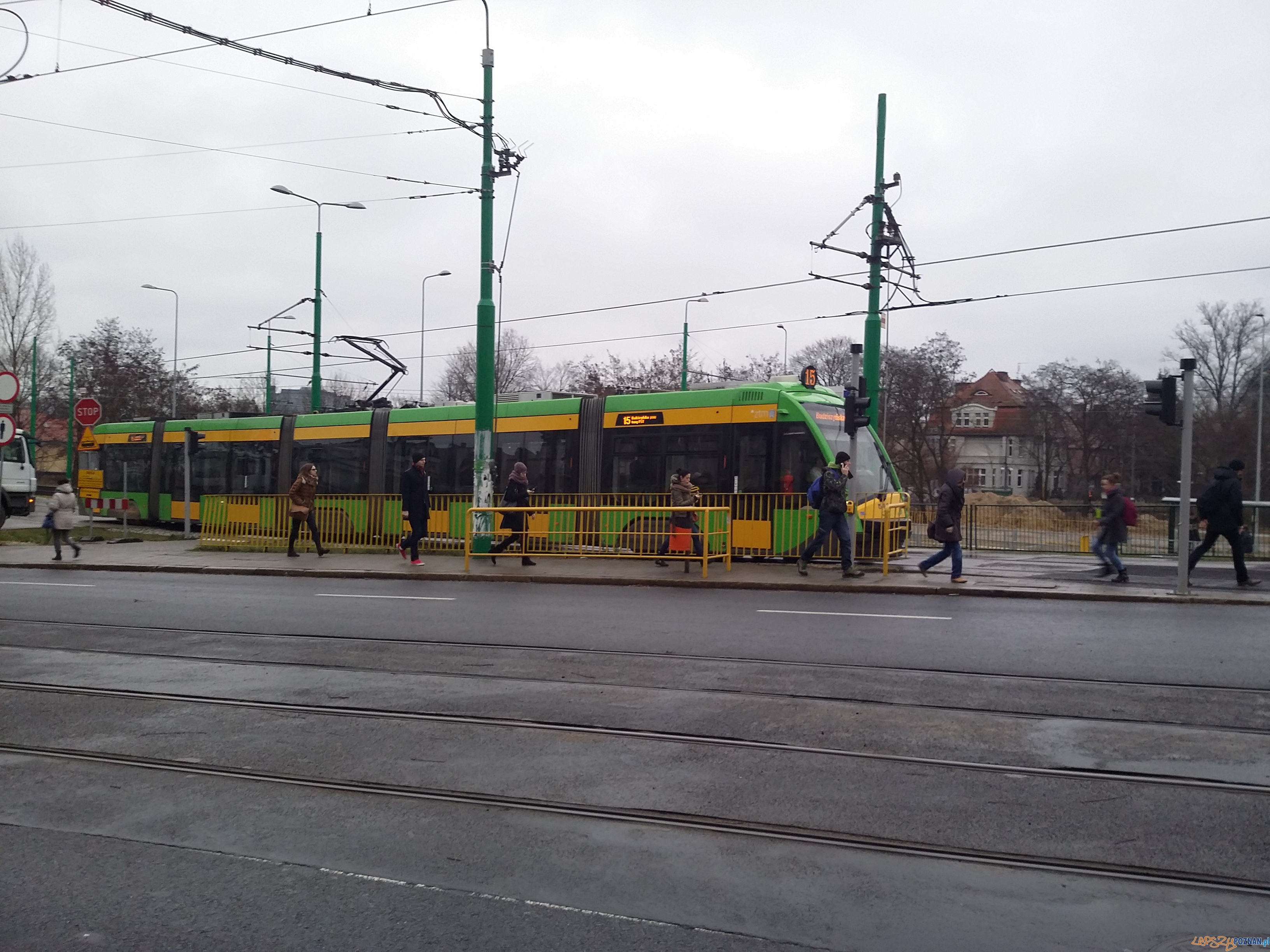 Utrudnienia na Teatralce Foto: news@lepszypoznana.pl Utrudnienia na Teatralce Foto: news@lepszypoznana.pl