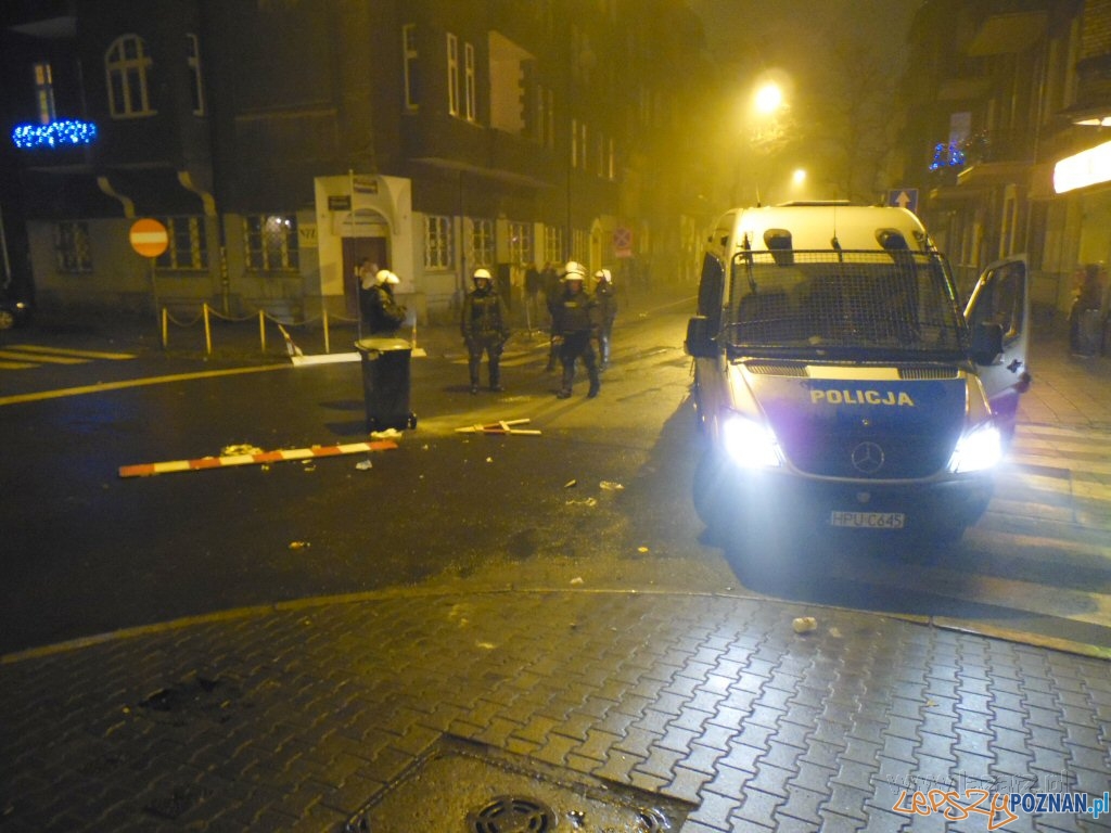 Zatrzymania po sylwestrowej nocy na Małeckiego Foto: lazarz.pl / Janusz Ludwiczak Zatrzymania po sylwestrowej nocy na Małeckiego Foto: lazarz.pl / Janusz Ludwiczak